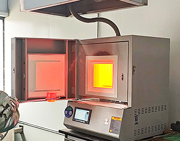Preparation of High-Purity Amorphous Quartz Materials Using a High-Temperature Sintering Furnace